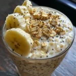 ['Tazón de avena proteica cremosa con ingredientes visibles.', 'Close up de avena con proteínas y frutas.', 'Presentación lateral de avena cremosa en recipiente.', 'Detalle de avena proteica lista para disfrutar.']