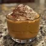 Mousse de calabaza y chocolate blanco en un tazón.