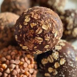 Trufas de avena, cacao y café en primer plano.