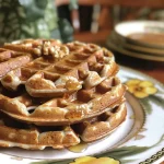 Waffles de avena con nueces, dorados y esponjosos.